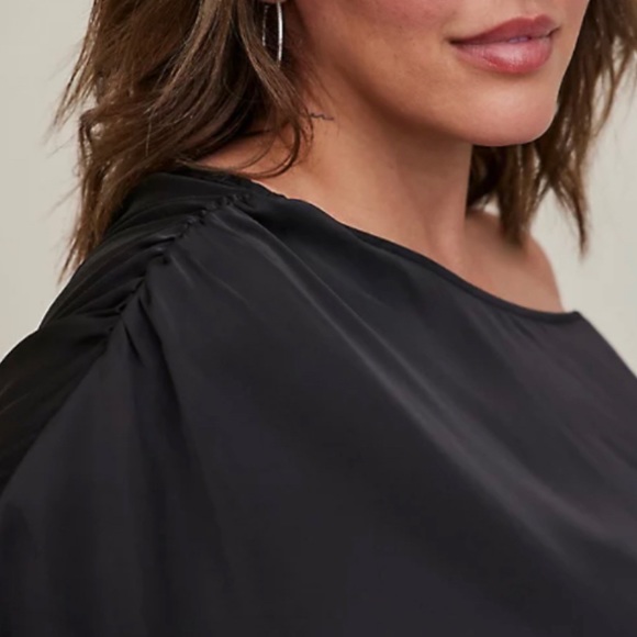 🆕 Black Satin Off Shoulder Top 3 3X 22 24 NWT Torrid New! - Picture 3 of 6